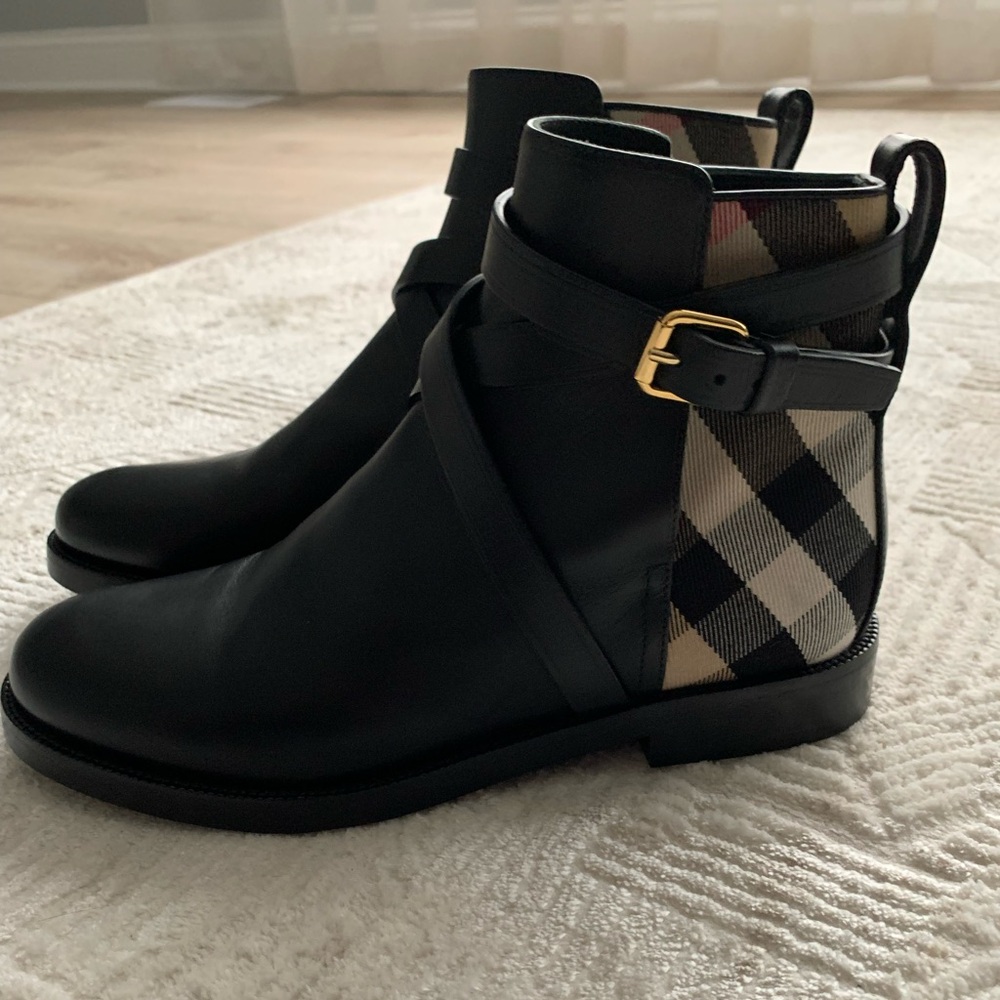 Burberry Black and Beige Women's Ankle Boots